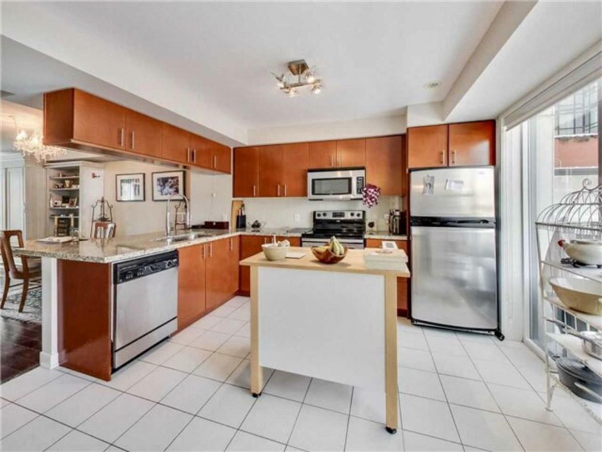 Home In Downtown Торонто Экстерьер фото